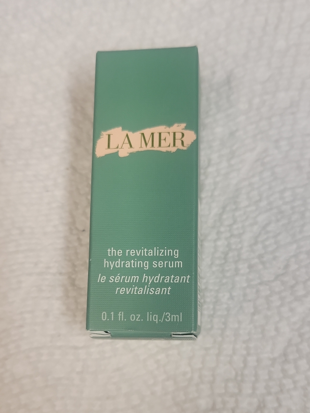 La Mer Revitalizing Hydrating Serum — Green